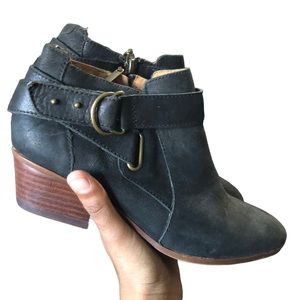 Clarks brand artisan Spur Belle leather ankle boots